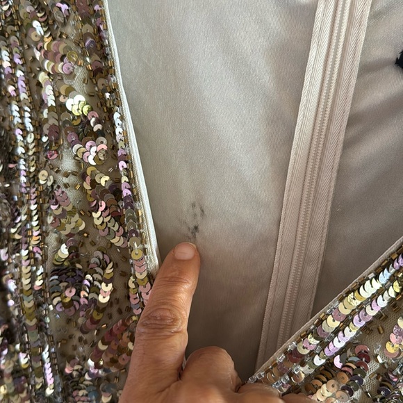 ๐HP๐MAC DUGGAL EMBELLISHED FRONT SLIT LONG SLEEVE GOWN. Size 4 and 6 - Picture 7 of 17